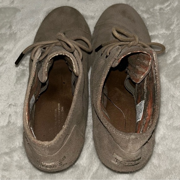 TOMS Wedge Ankle Booties - Picture 3 of 6